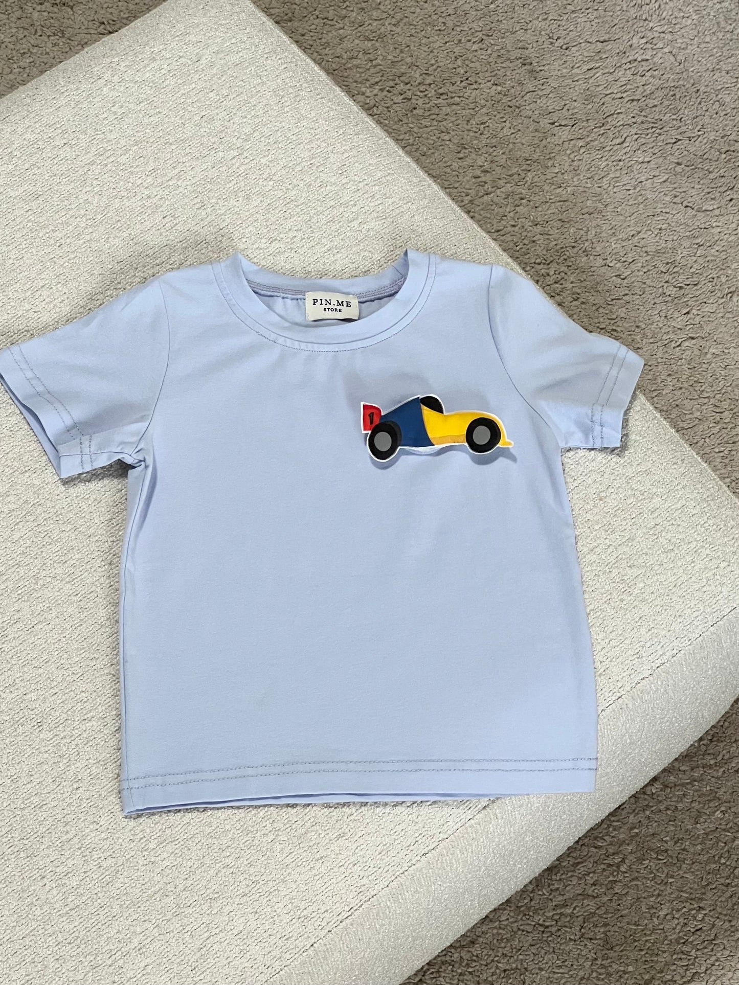 Light blue t-shirt and 2 changeable decorations