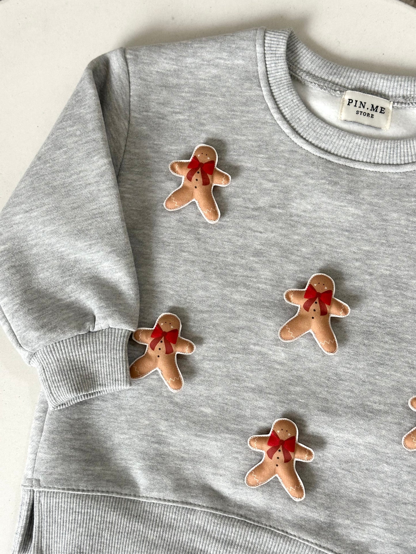 Vaikiškas pilkas džemperis su prisiūtais meduoliukais (nuo 74 iki 130 dydis)