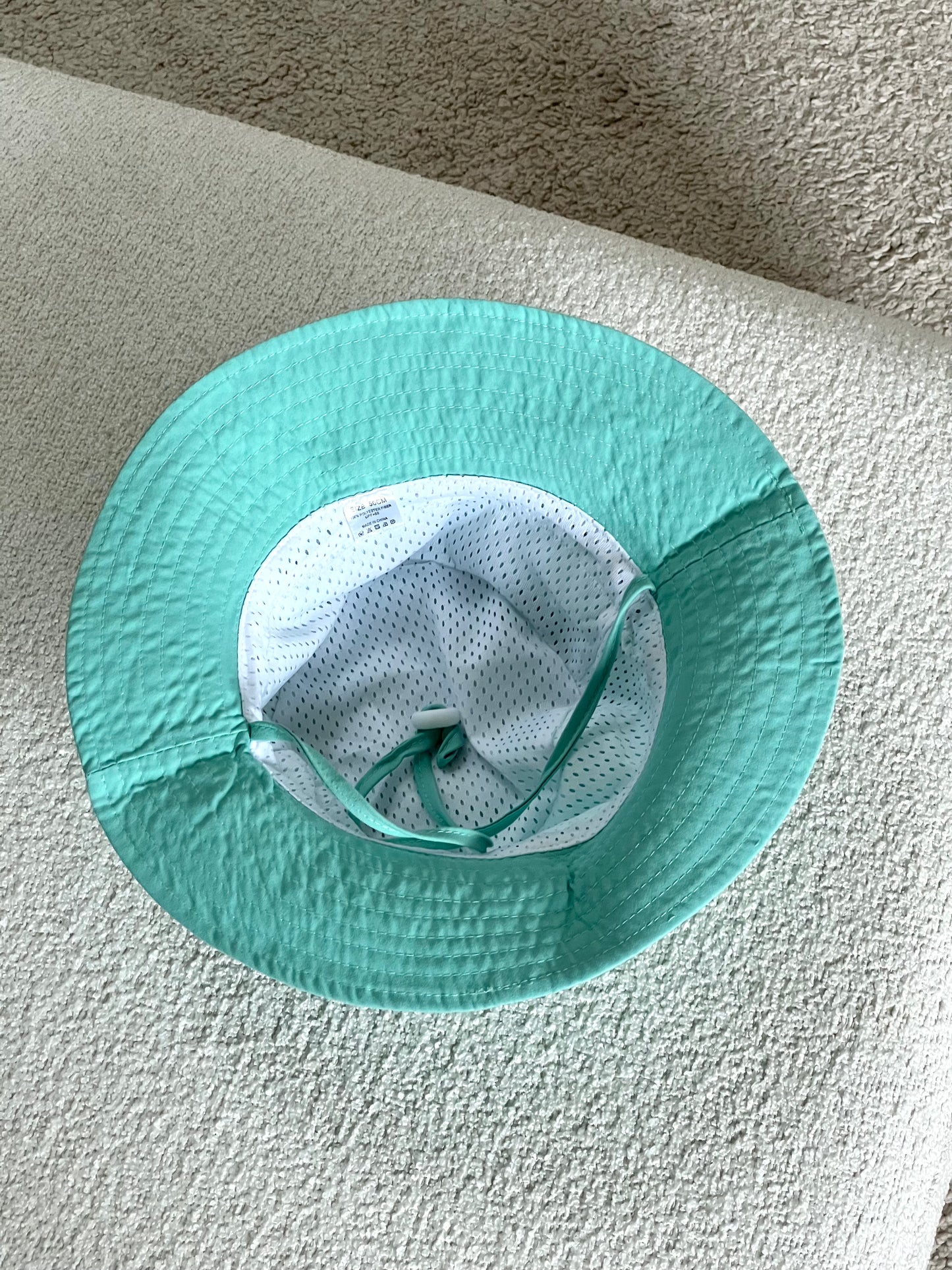 Green hat with 1 changeable decoration