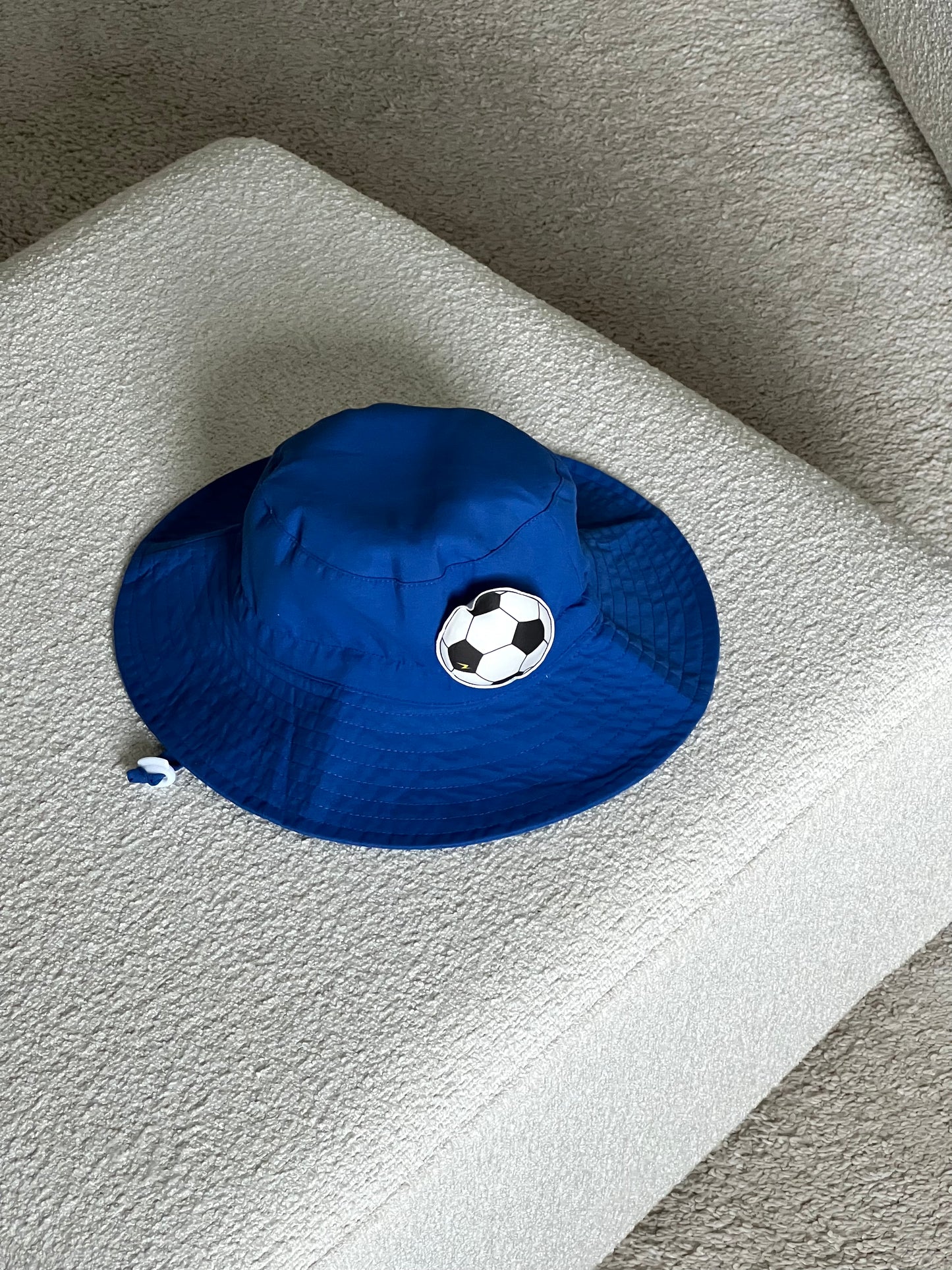 Blue hat with 1 changeable decoration