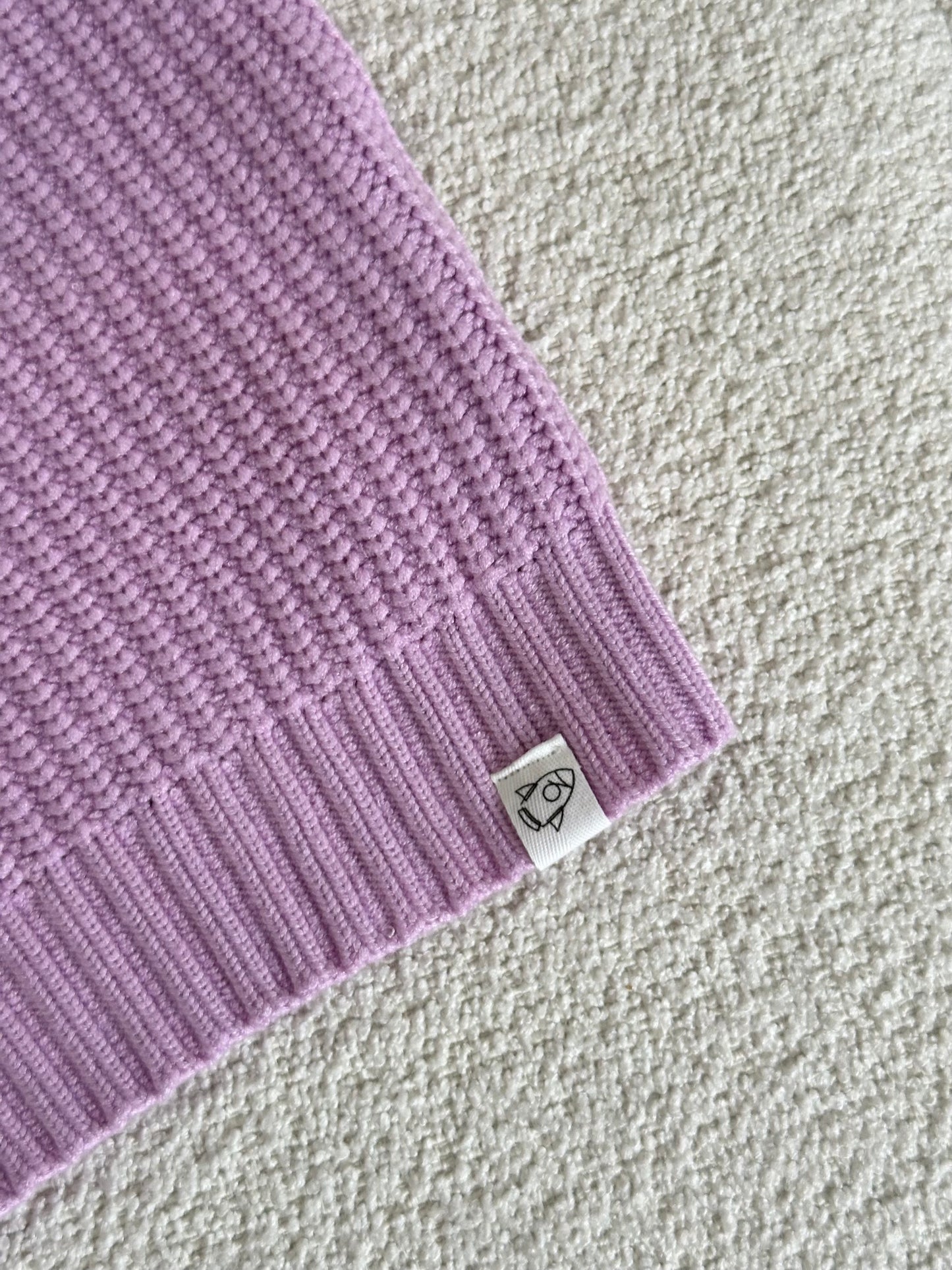 Violetinis megztinis ir 3 lipinamos dekoracijos