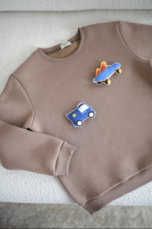 Brown sweatshirt and 3 changeable decorations