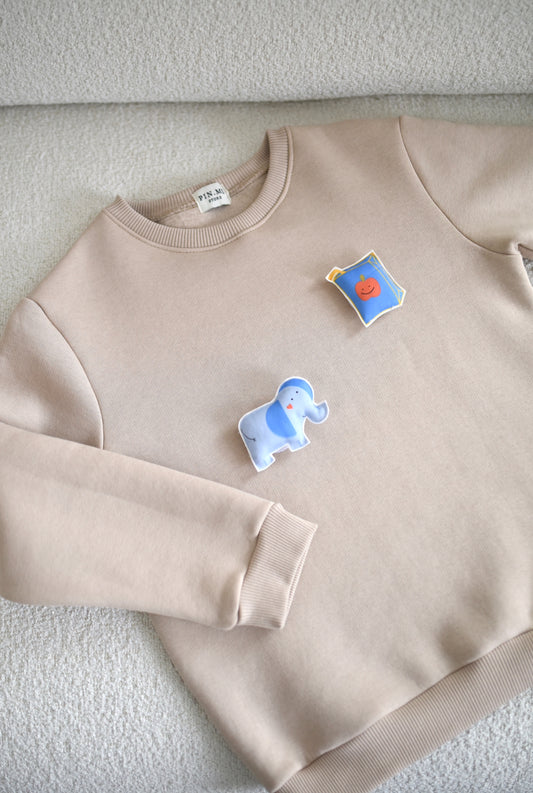 Cream sweatshirt and 3 changeable decorations