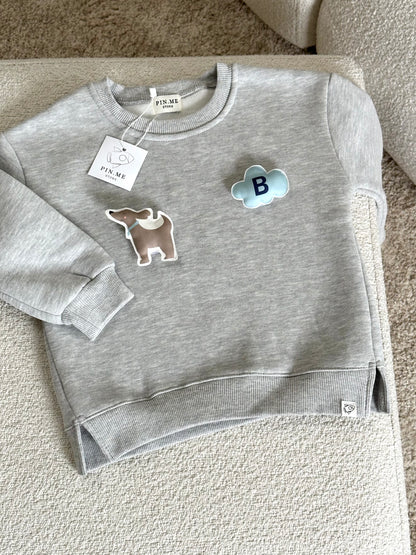 Gray sweatshirt and 3 changeable
decorations